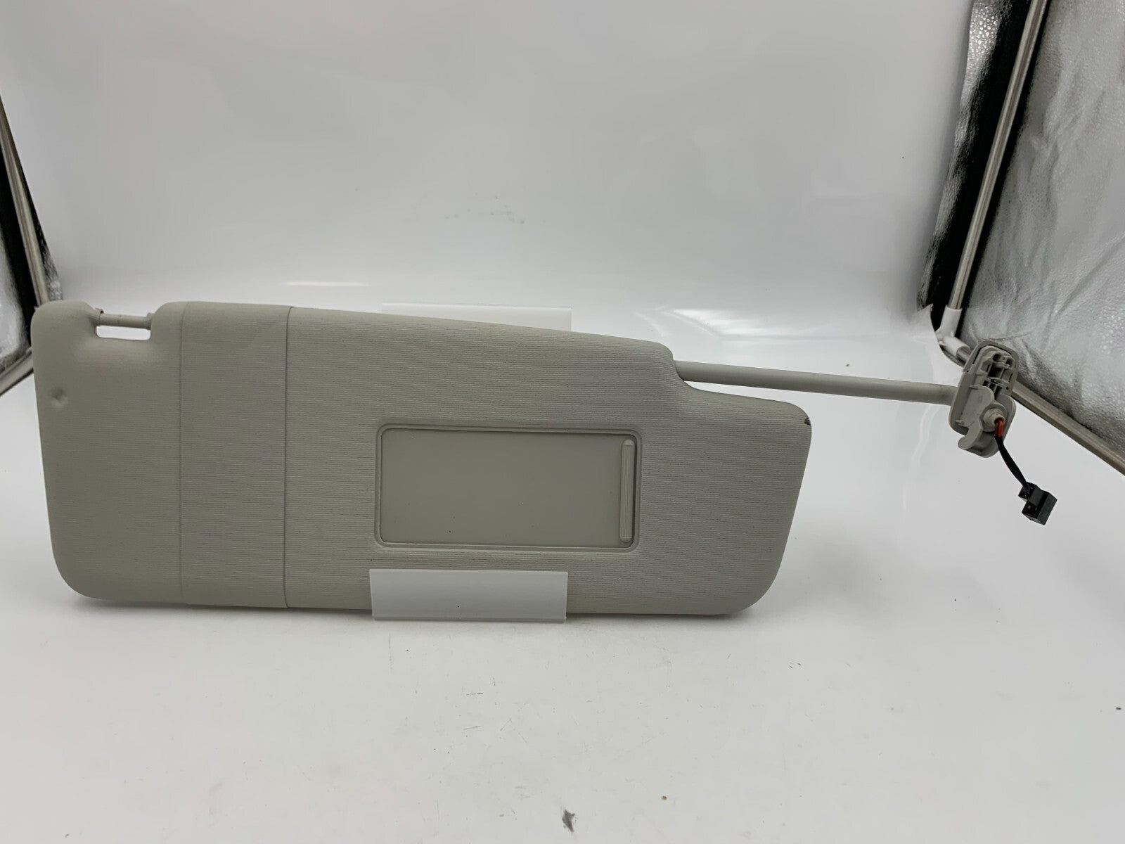 2012-2020 Volkswagen Passat Passenger Sunvisor Gray Illumination OEM E02B21058