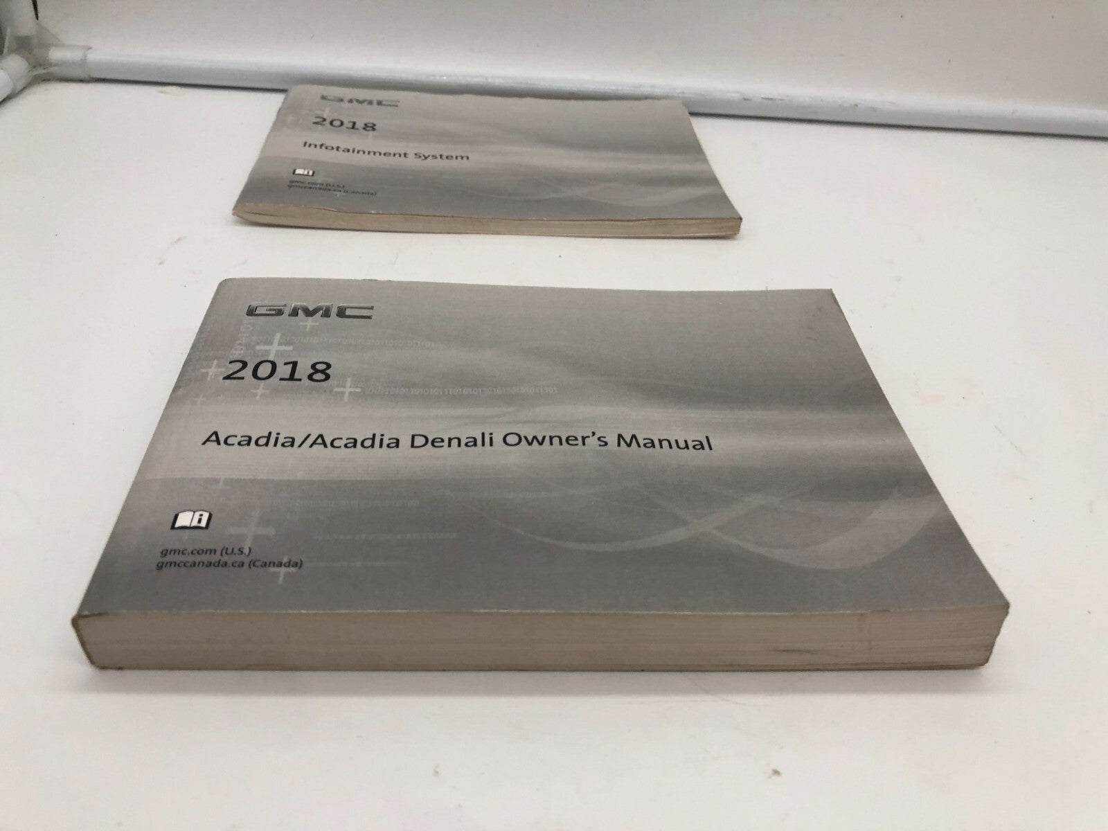 2018 GMC Acadia Owners Manual Set OEM E03B47006