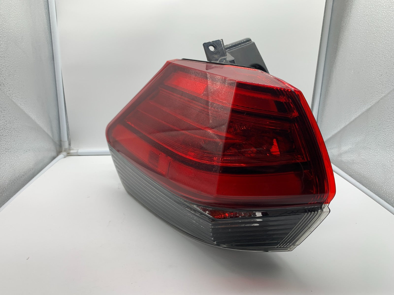 2017-2019 Nissan Rogue Driver Side Tail Light Taillight OEM B03B22052