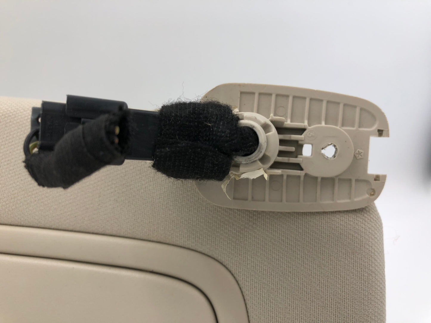 2015 Chrysler 200 Passenger Sun Visor Illuminated Cream OEM D02B09035