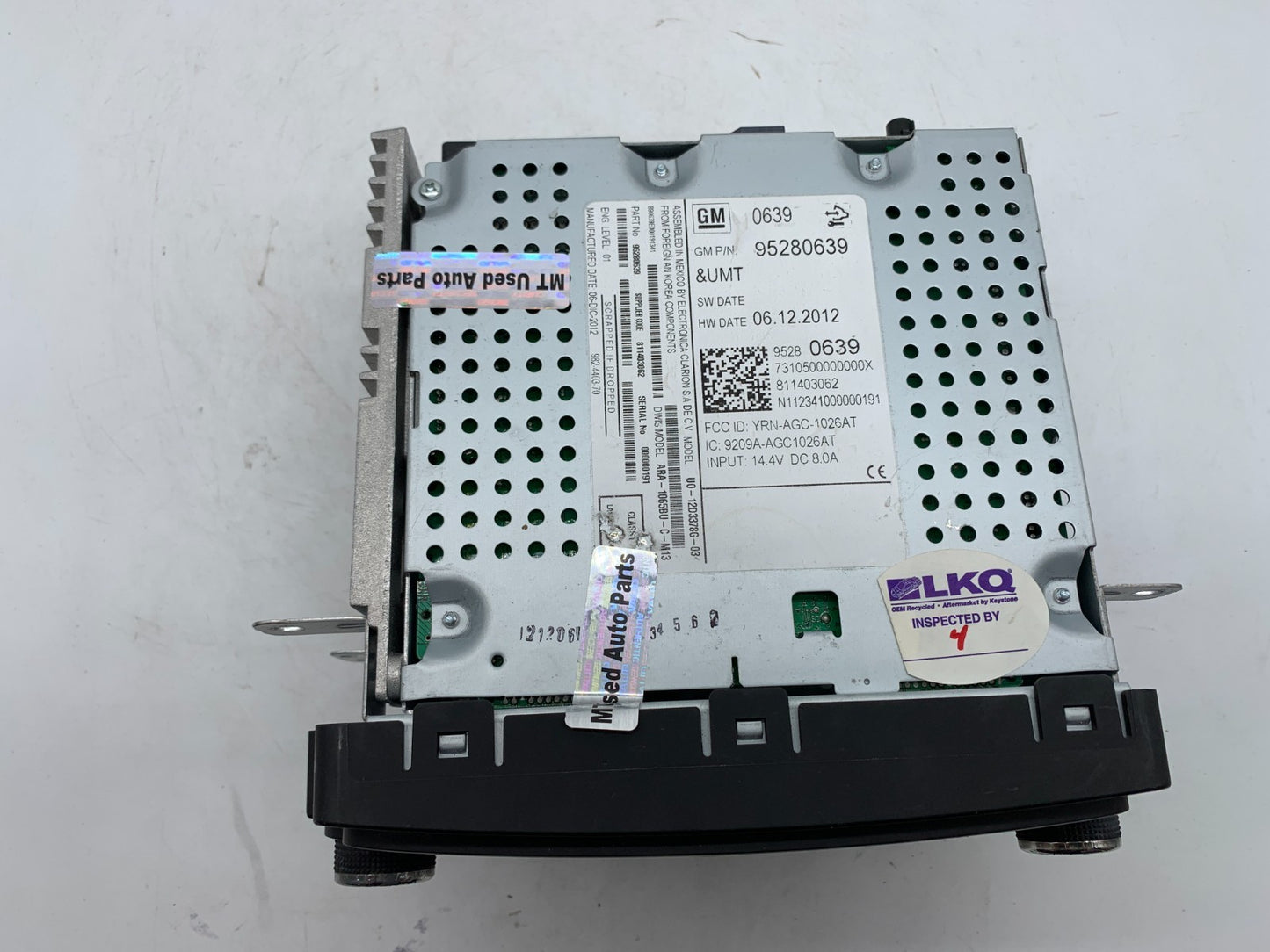 2013-2014 Chevrolet Trax Center Console Radio AM FM CD Radio Player A04B24088