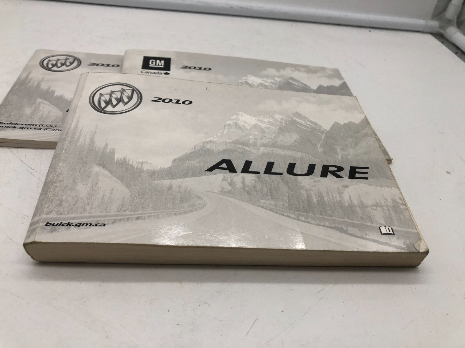 2010 Buick Allure Owners Manual Set OEM D02B62010
