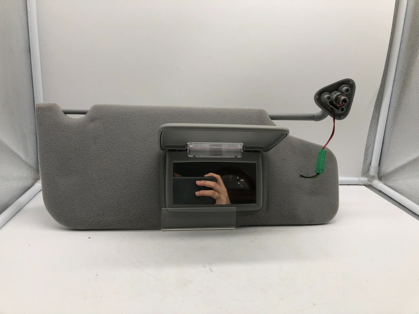 2005-2007 Ford Five Hundred Passenger Sun Visor Gray Illuminated OEM D02B01054