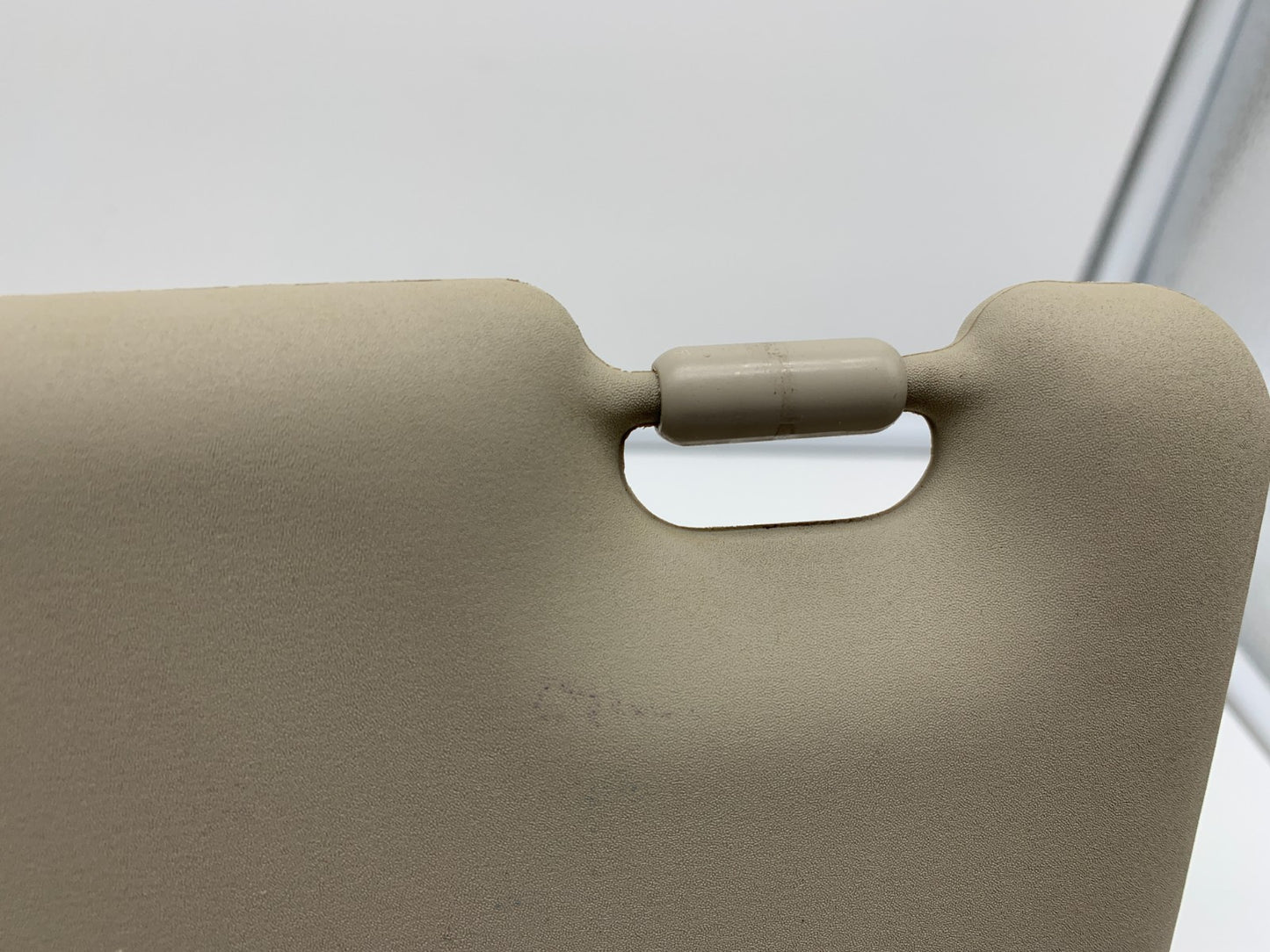 2008-2010 Nissan Rogue Passenger Sun Visor Beige OEM B04B43004