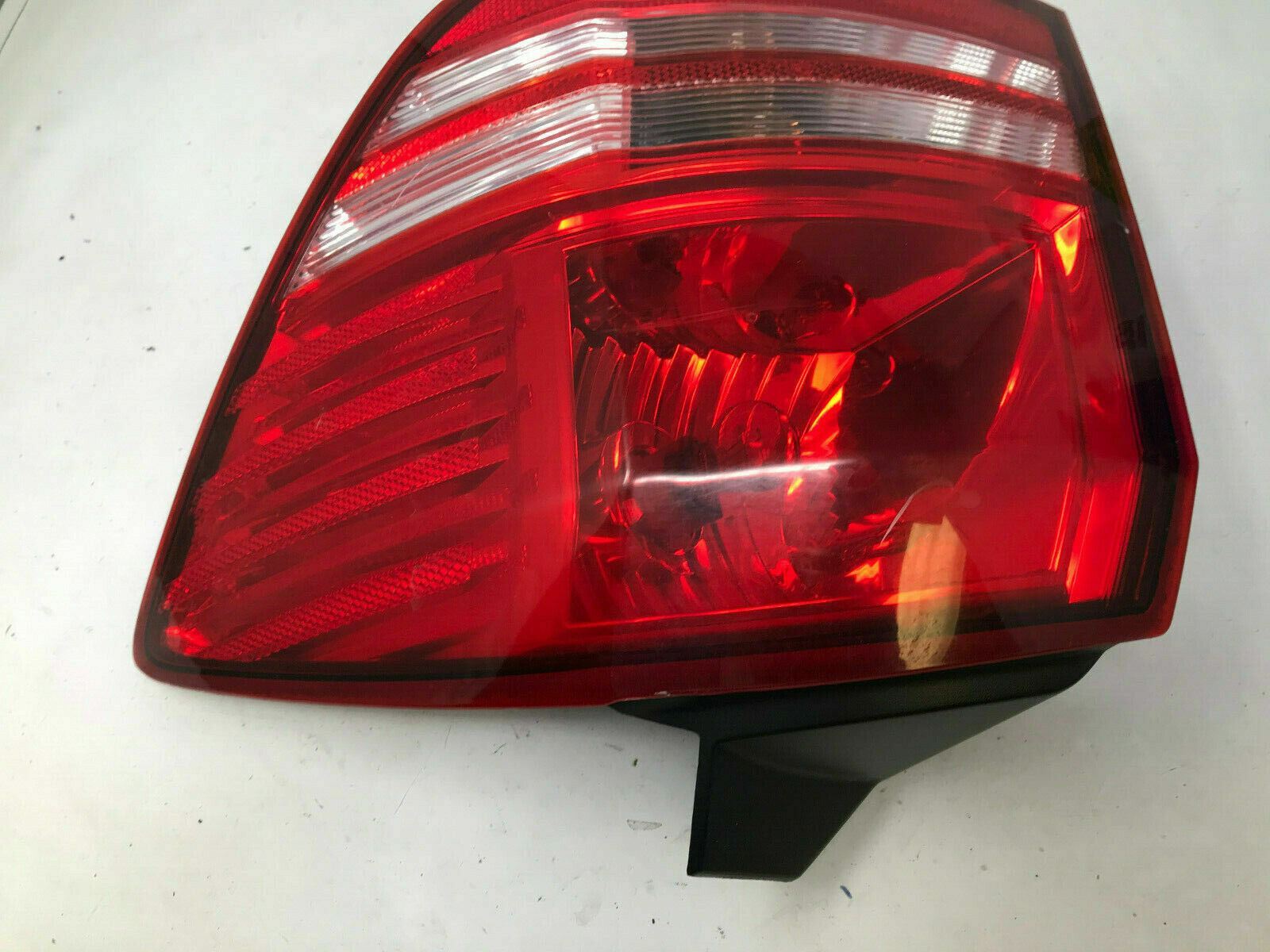 2009-2011 Dodge Journey Passenger Side Tail Light Taillight OEM B02B09080