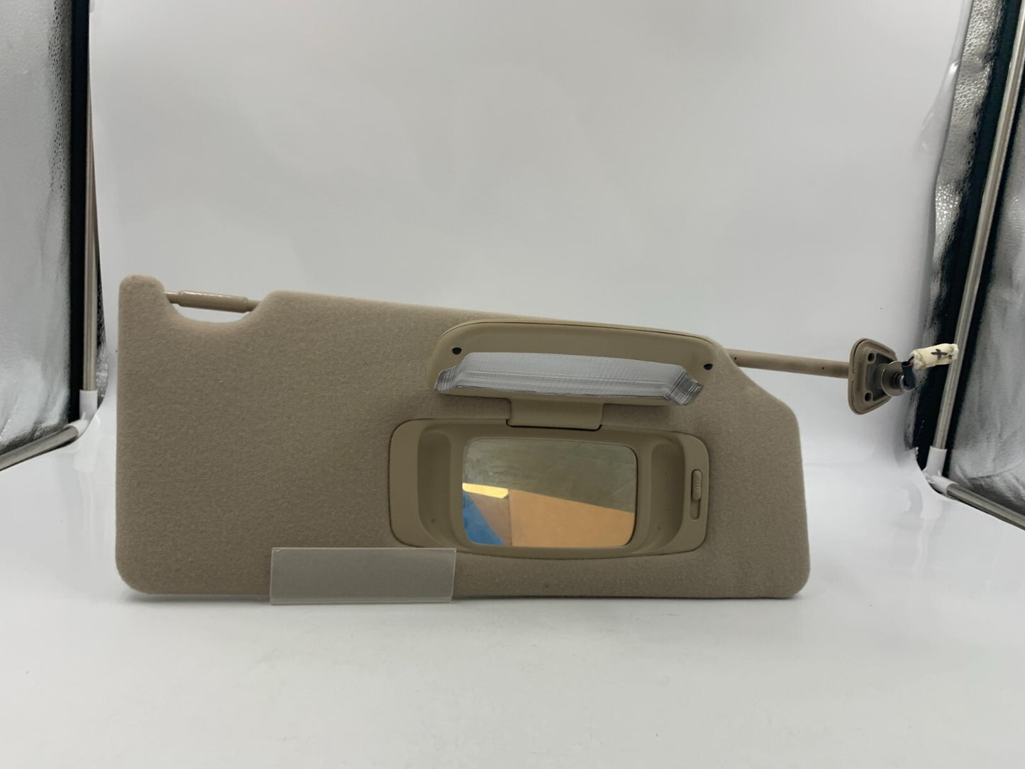 2005-2012 Toyota Avalon Passenger Sun Visor Tan Illuminated OEM B03B22027