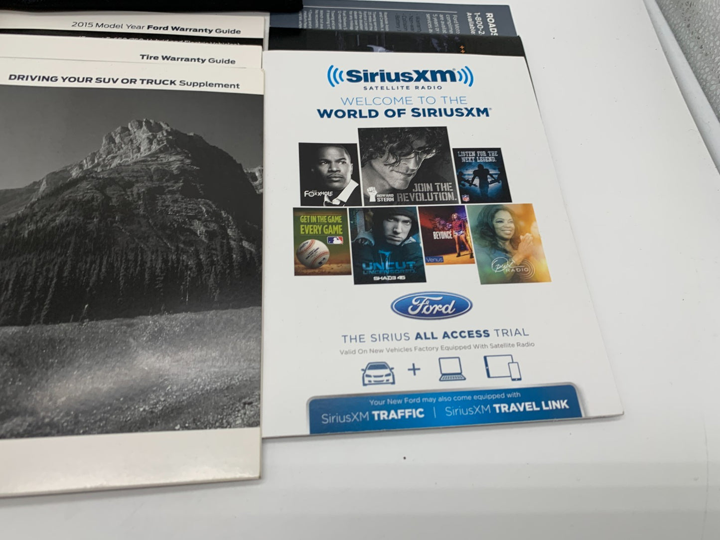 2015 Ford Explorer Owners Manual Set with Case OEM C01B08021