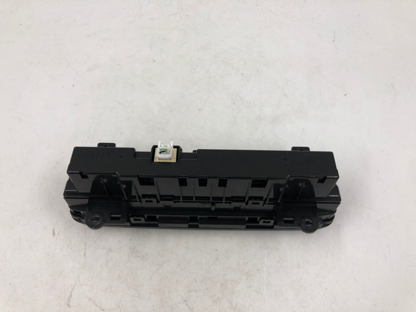 2017-2019 Toyota Corolla AC Heater Climate Control Unit OEM B03B45006