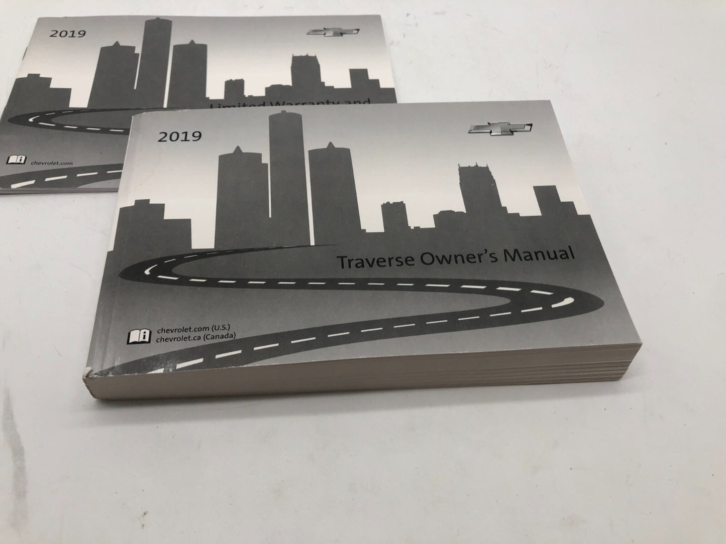 2019 Chevrolet Traverse Owners Manual Set OEM D02B01059