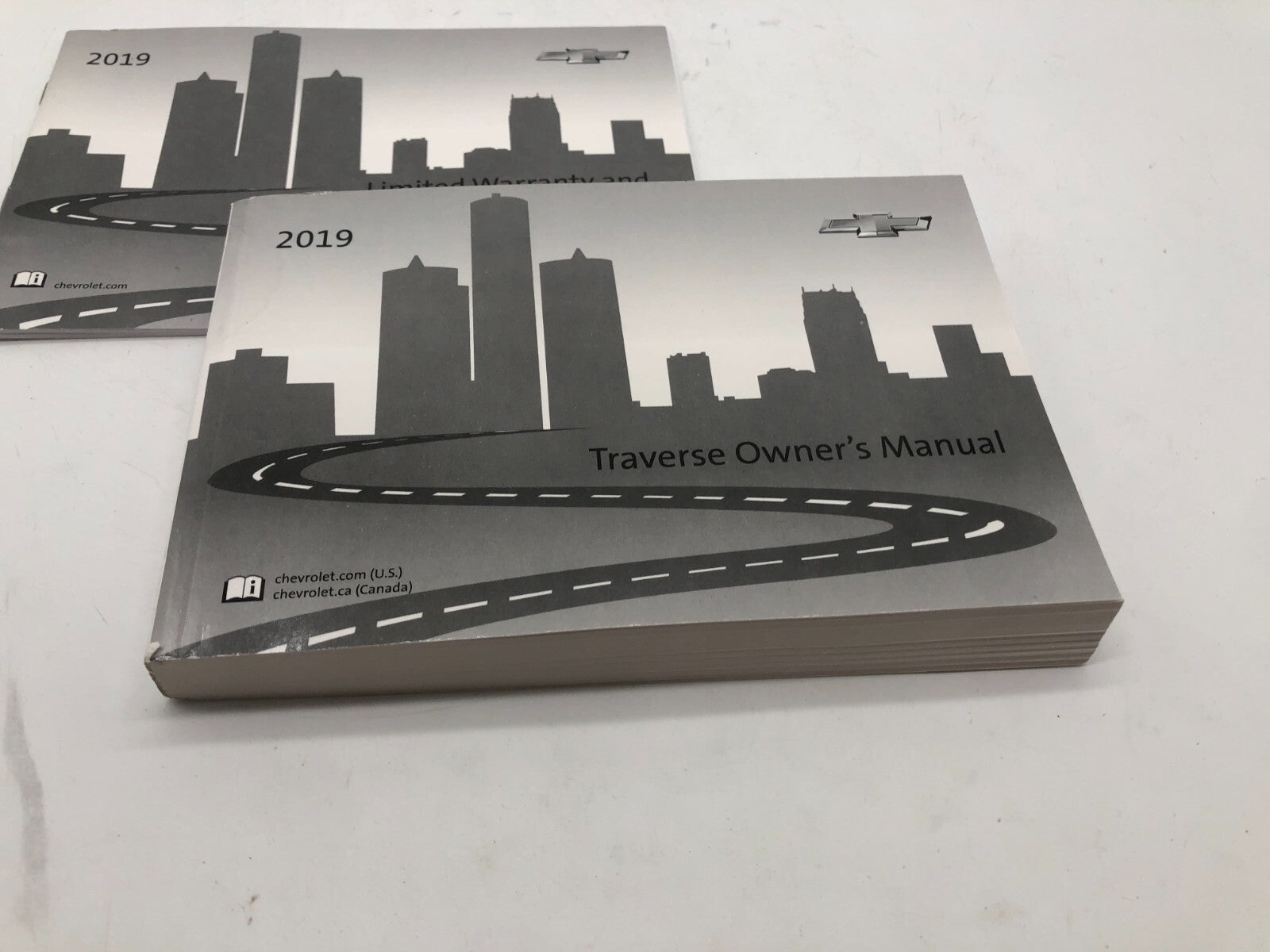 2019 Chevrolet Traverse Owners Manual Set OEM D02B01059
