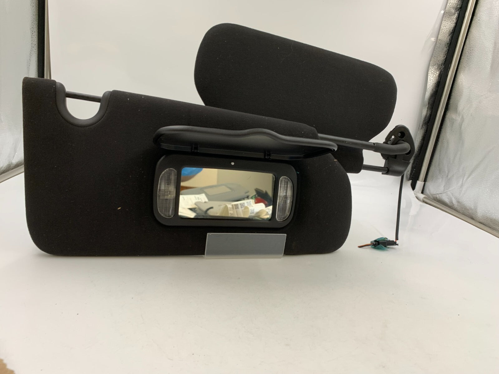 2006-2007 Cadillac DTS Passenger Sun Visor Black Illuminated OEM B03B05081