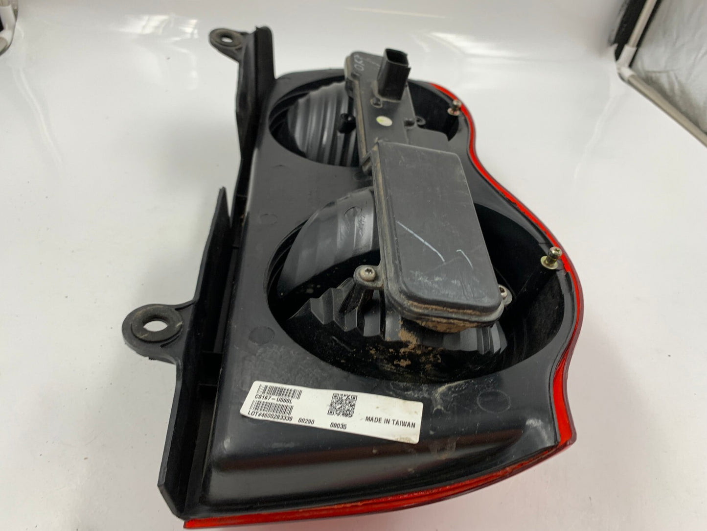 2004-2009 Dodge Durango Driver Side Tail Light Taillight OEM E03B11051