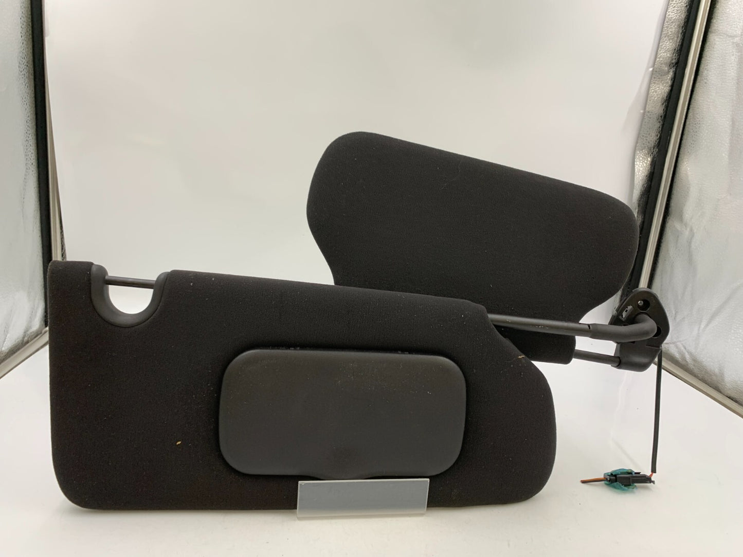 2006-2007 Cadillac DTS Passenger Sun Visor Black Illuminated OEM B03B05081