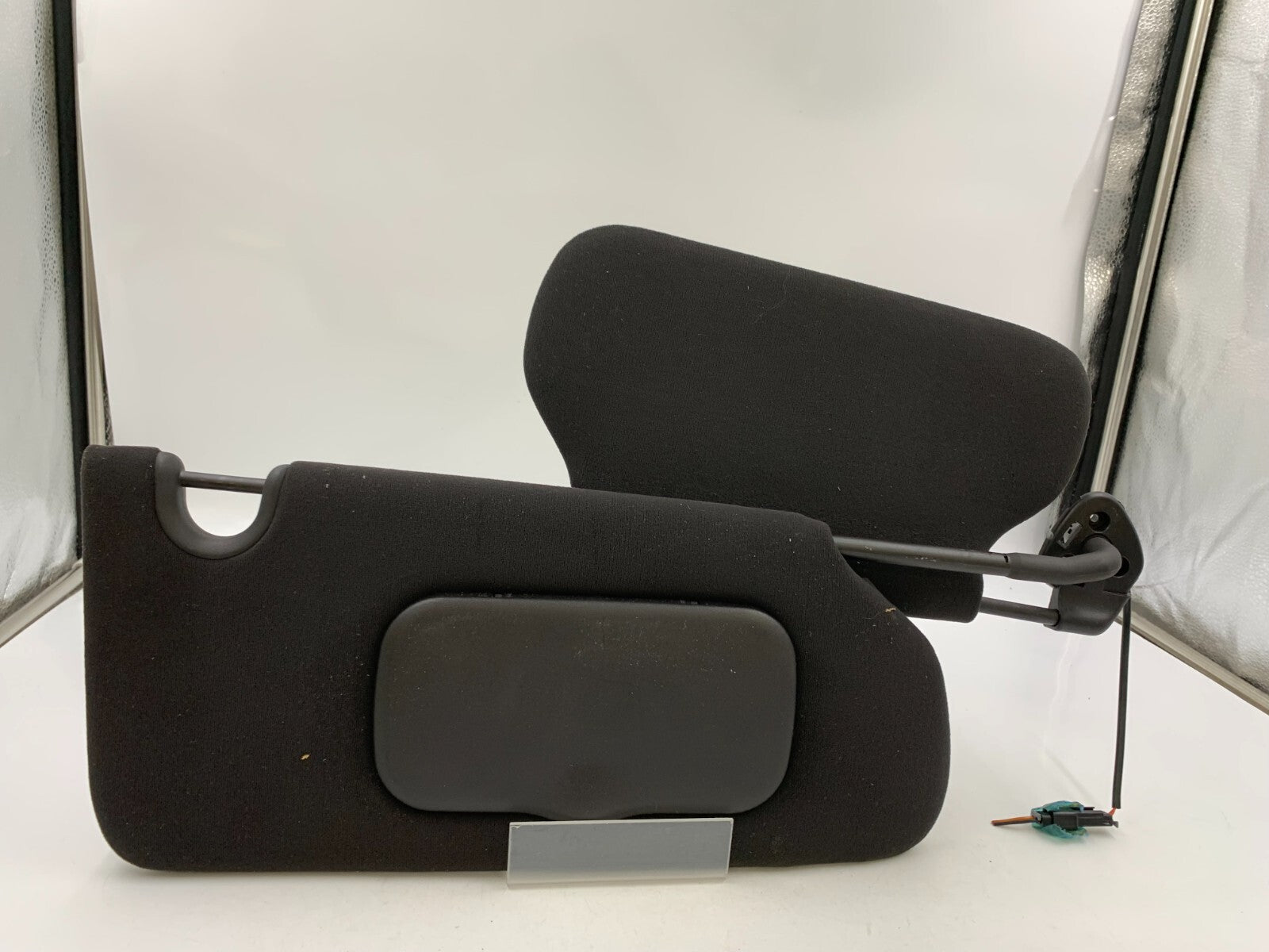 2006-2007 Cadillac DTS Passenger Sun Visor Black Illuminated OEM B03B05081