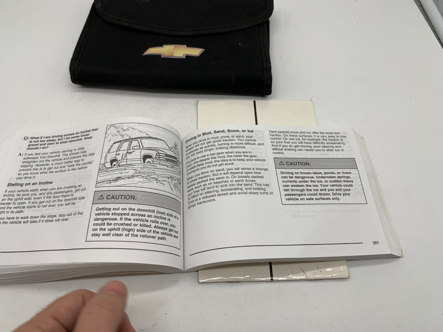 2007 Chevrolet Tahoe Suburban Owners Manual Set with Case OEM