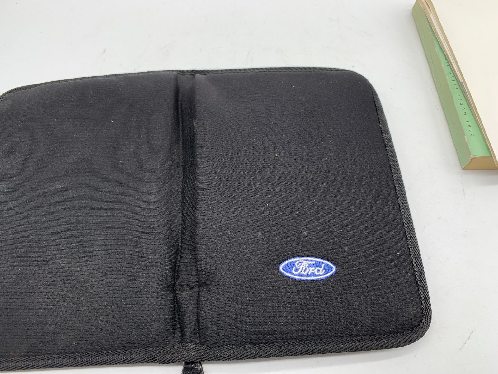 2006 Ford Expedition Owners Manual Set with Case OEM C02B50017