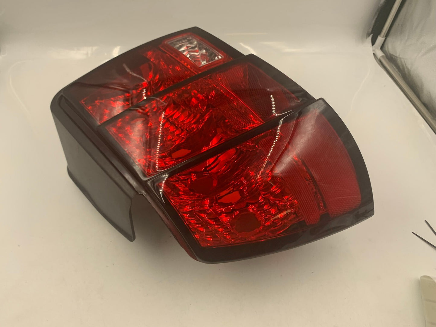 1999-2002 Ford Mustang Driver Side Tail Light Taillight OEM D01B59006