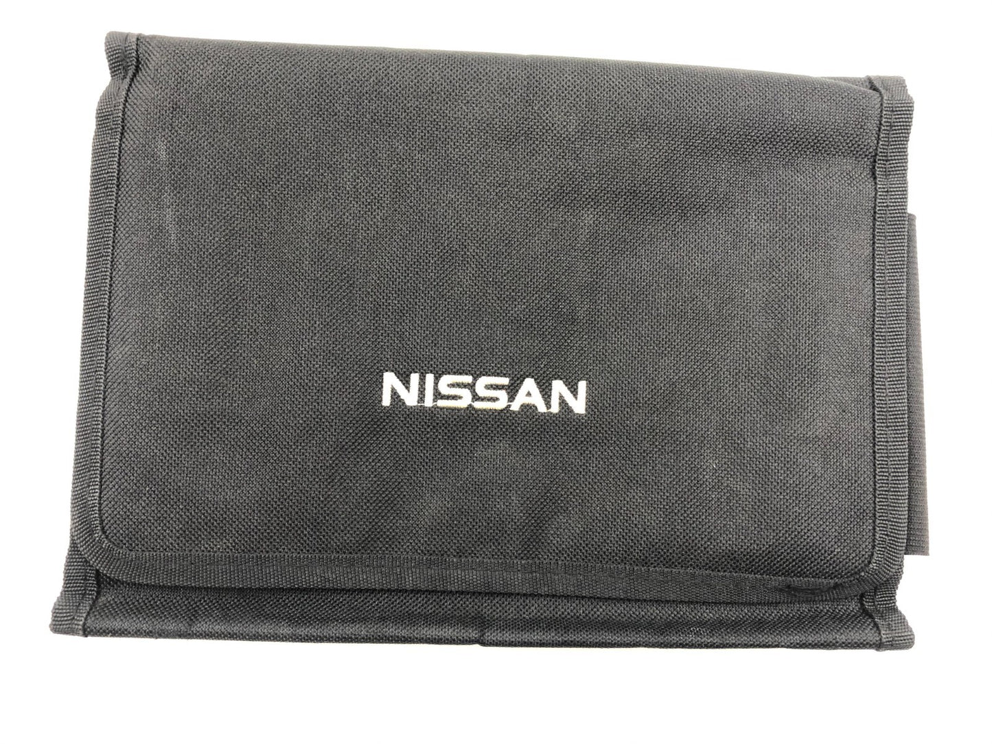 2005 Nissan Maxima Owners Manual Set with Case OEM E02B70010