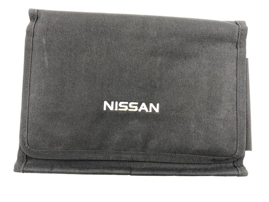 2005 Nissan Maxima Owners Manual Set with Case OEM E02B70010