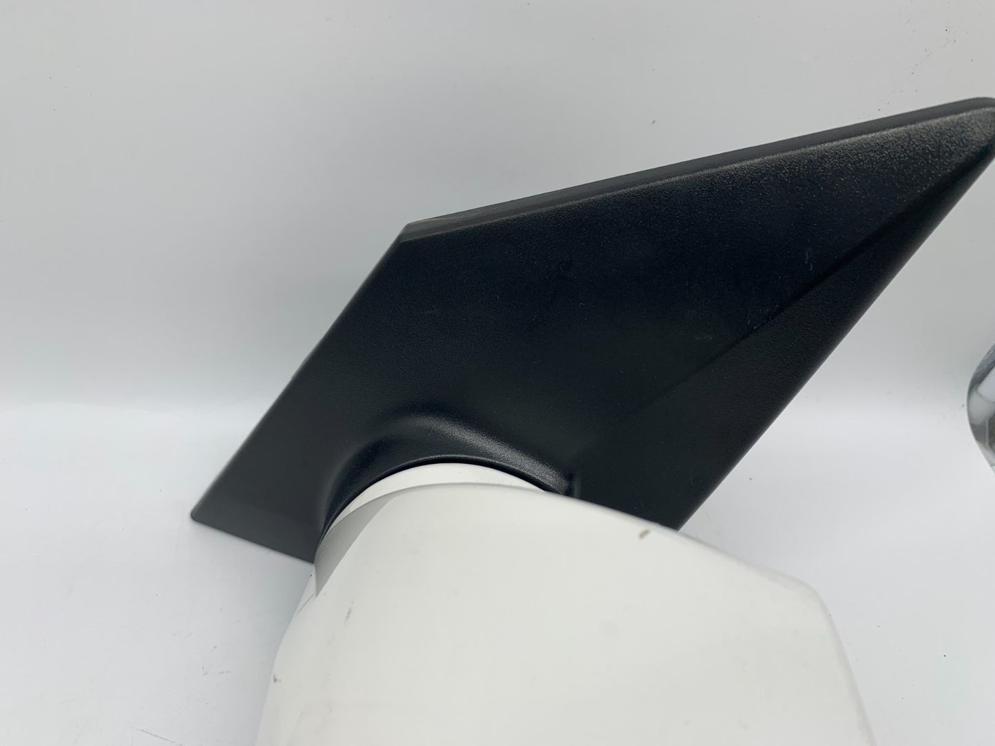 2010-2014 Hyundai Tucson Driver Side View Power Door Mirror White OEM A01B14002