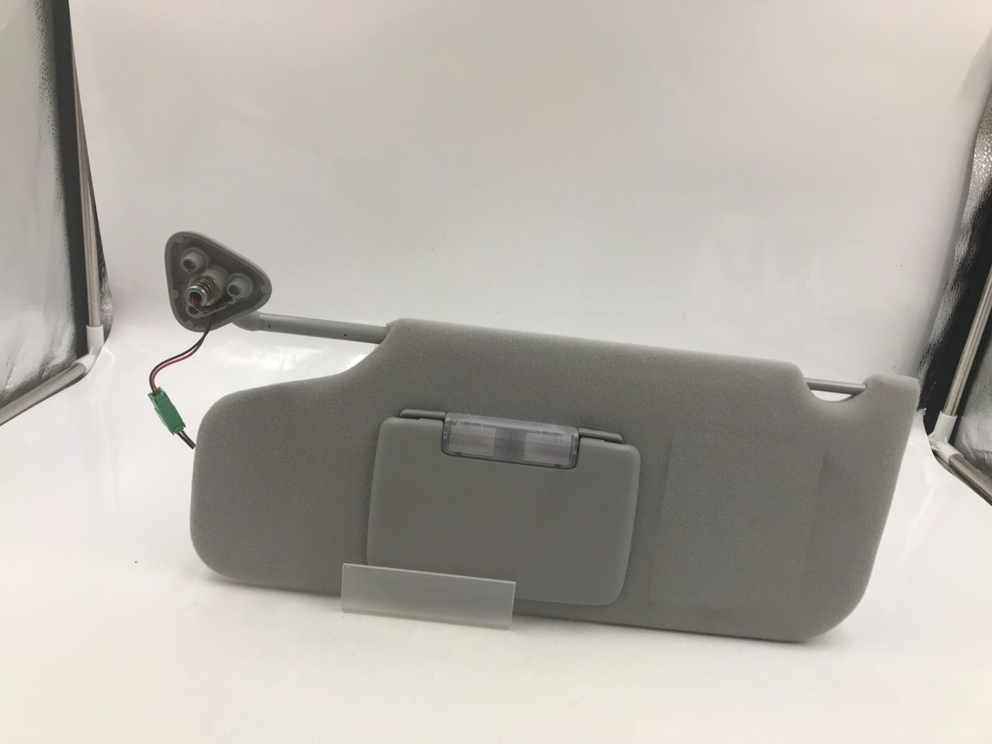 2005-2007 Ford Freestyle Driver Sun Visor Gray Illuminated D01B52082