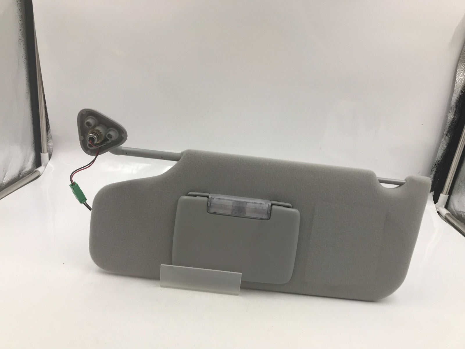 2005-2007 Ford Freestyle Driver Sun Visor Gray Illuminated D01B52082
