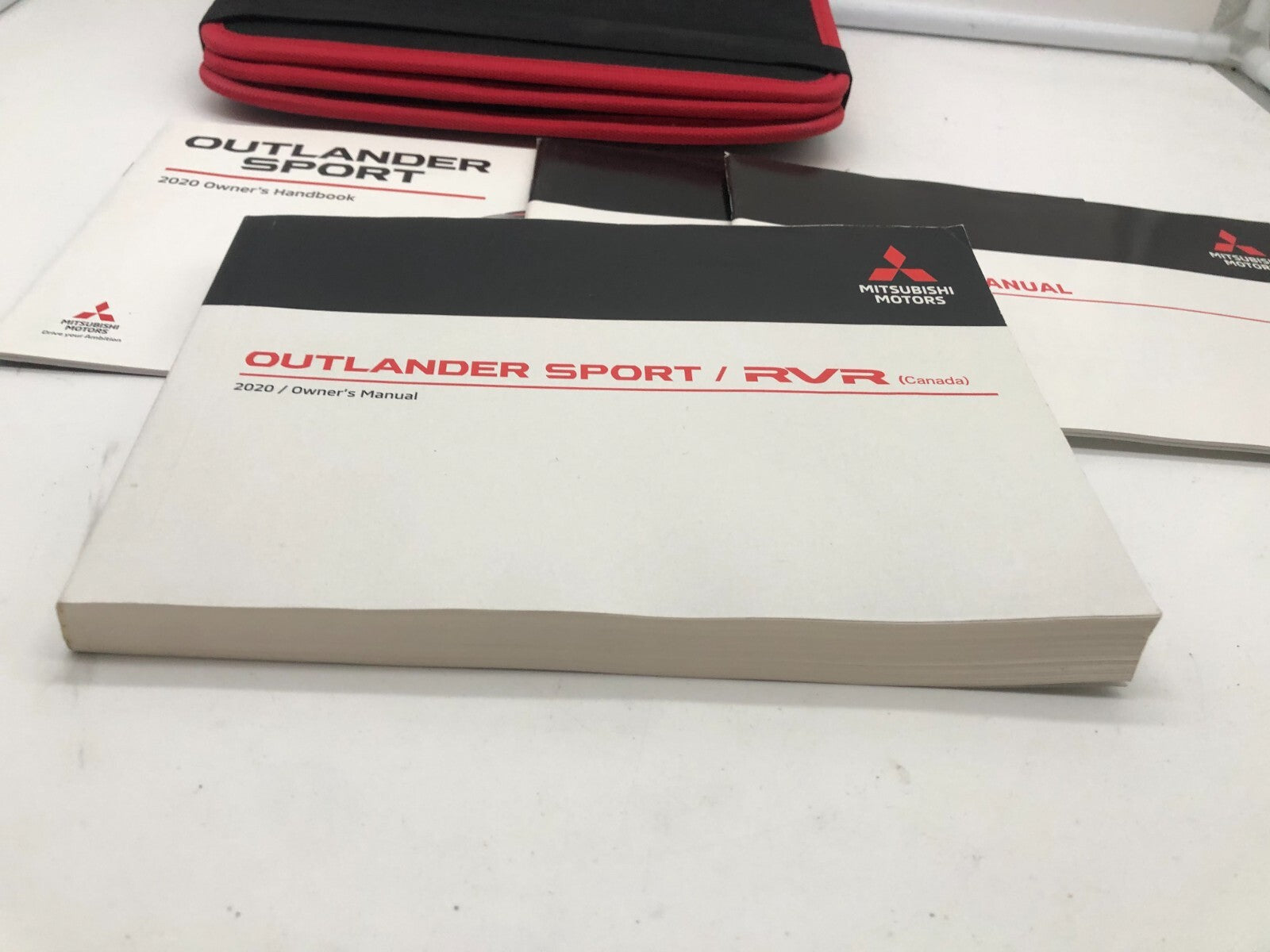 2020 Mitsubishi Outlander Owners Manual Set with Case OEM B03B22002
