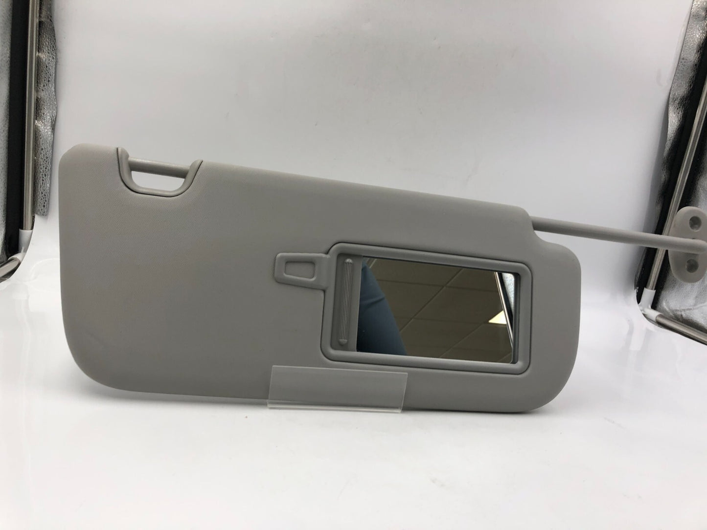 2014-2019 Kia Soul Passenger Sun Visor Gray Illuminated OEM D01B34002