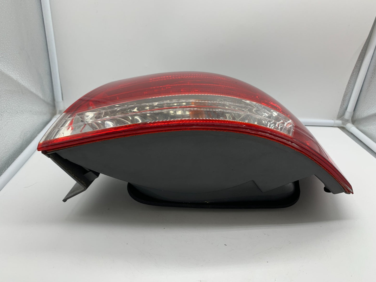 2006-2008 Hyundai Sonata Passenger Side Tail Light Taillight OEM A01B48002
