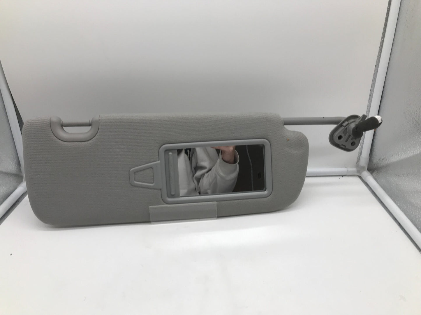 2013-2019 Hyundai Santa Fe Passenger Sun Visor Illuminated Gray OEM C01B18013