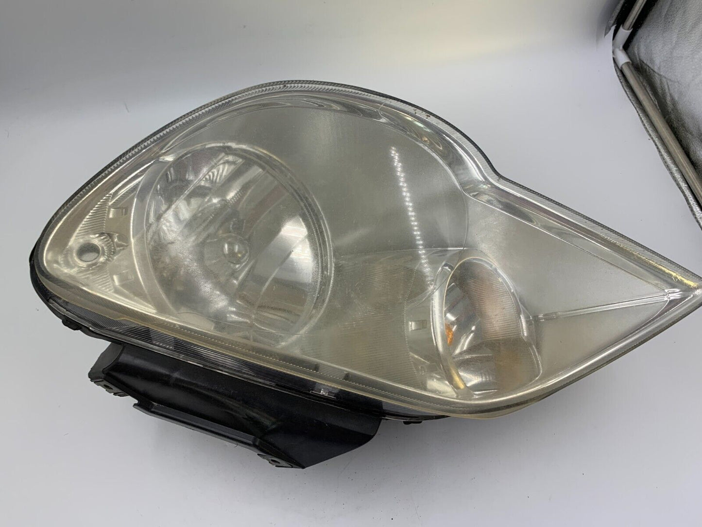 2007-2008 Chrysler Pacifica Driver Side Head Light Headlight OEM D02B57001