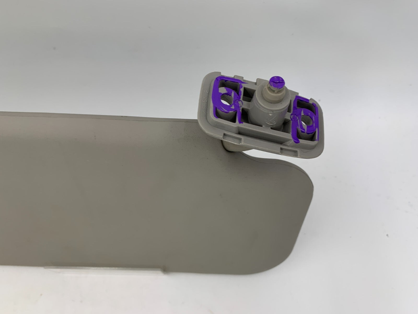 2010-2013 Kia Soul Passenger Sun Visor Gray OEM B02B52034