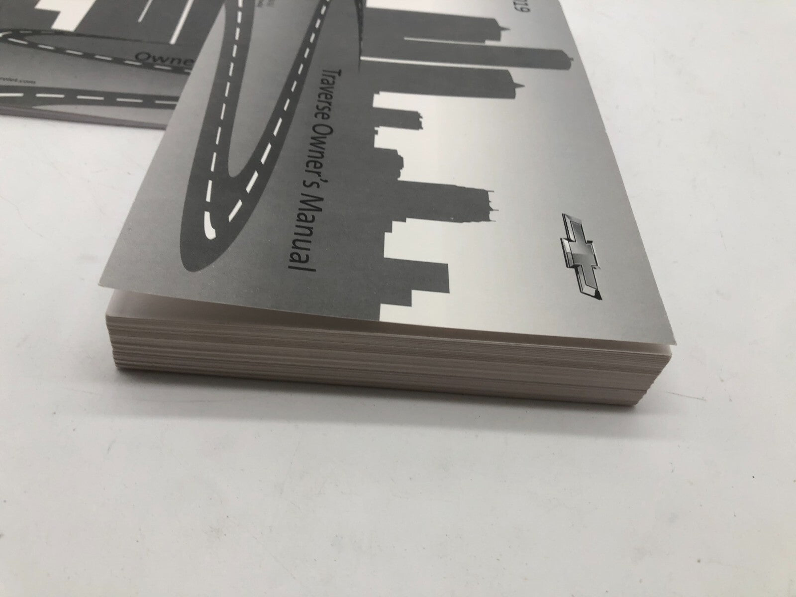 2019 Chevrolet Traverse Owners Manual Set OEM D02B01059