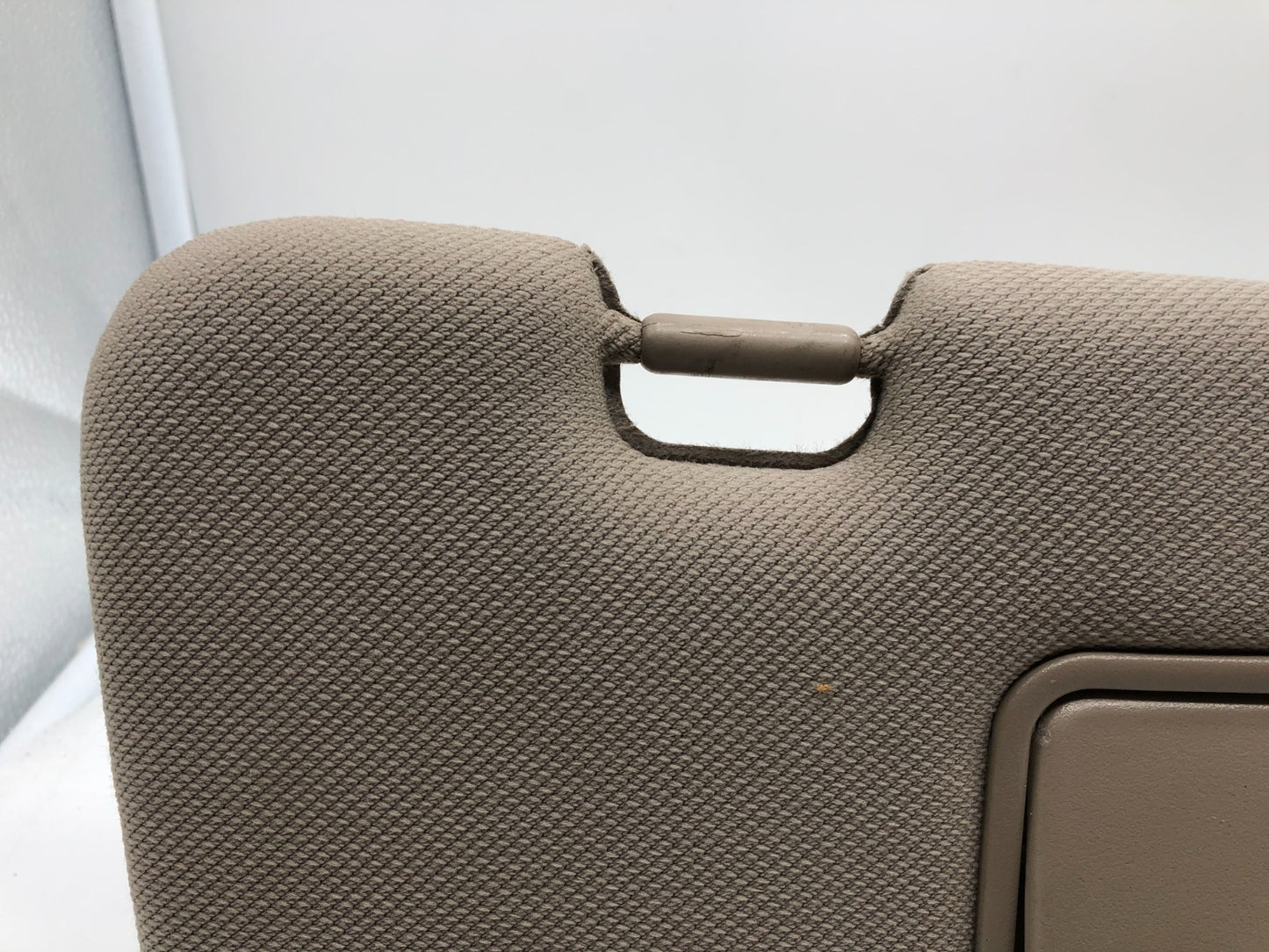 2005-2007 Kia Sorento Passenger Sun Visor Tan Illuminated OEM D03B08002