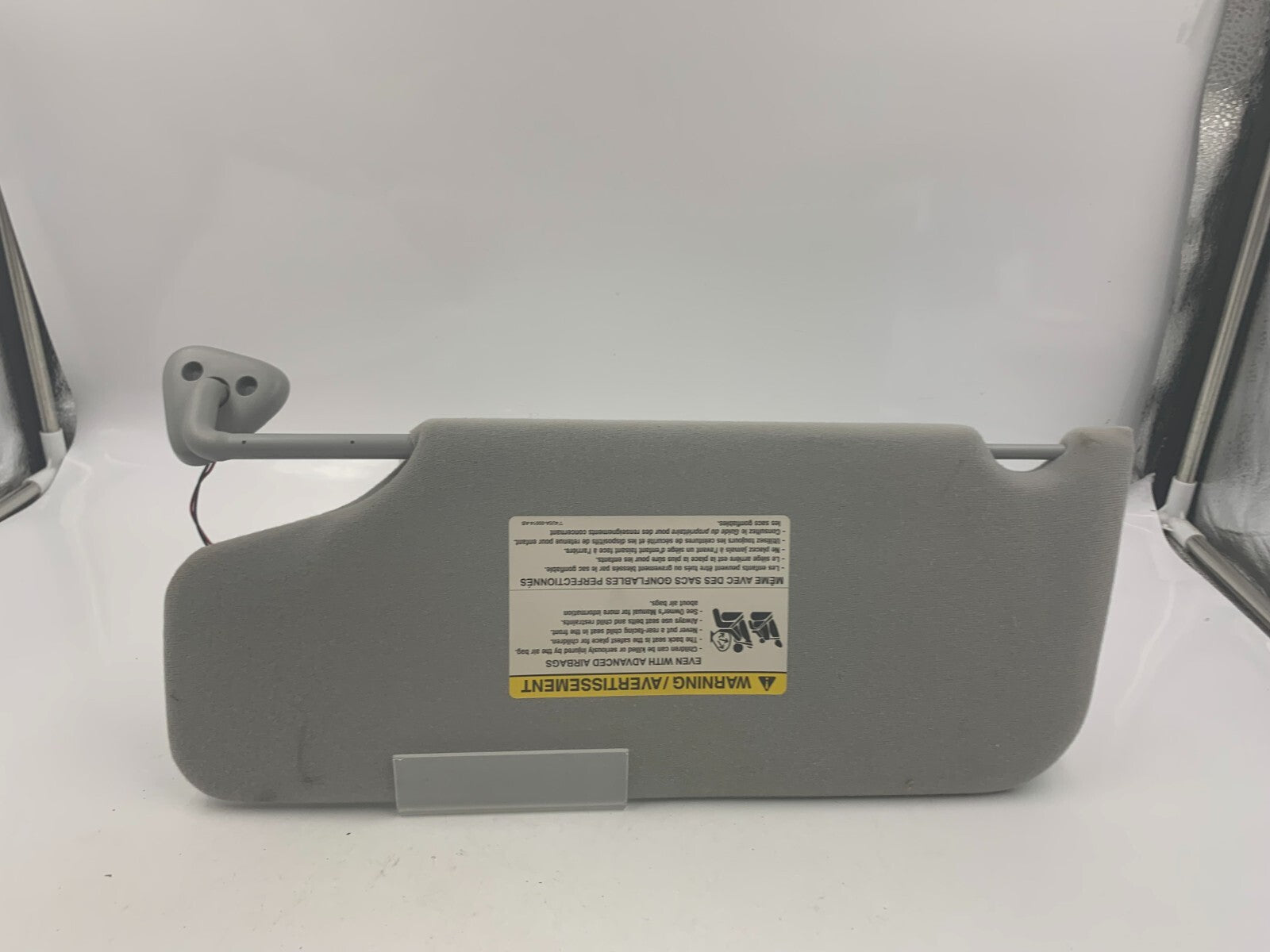 2005-2007 Ford Freestyle Passenger Sun Visor Gray Illuminated OEM D01B68004