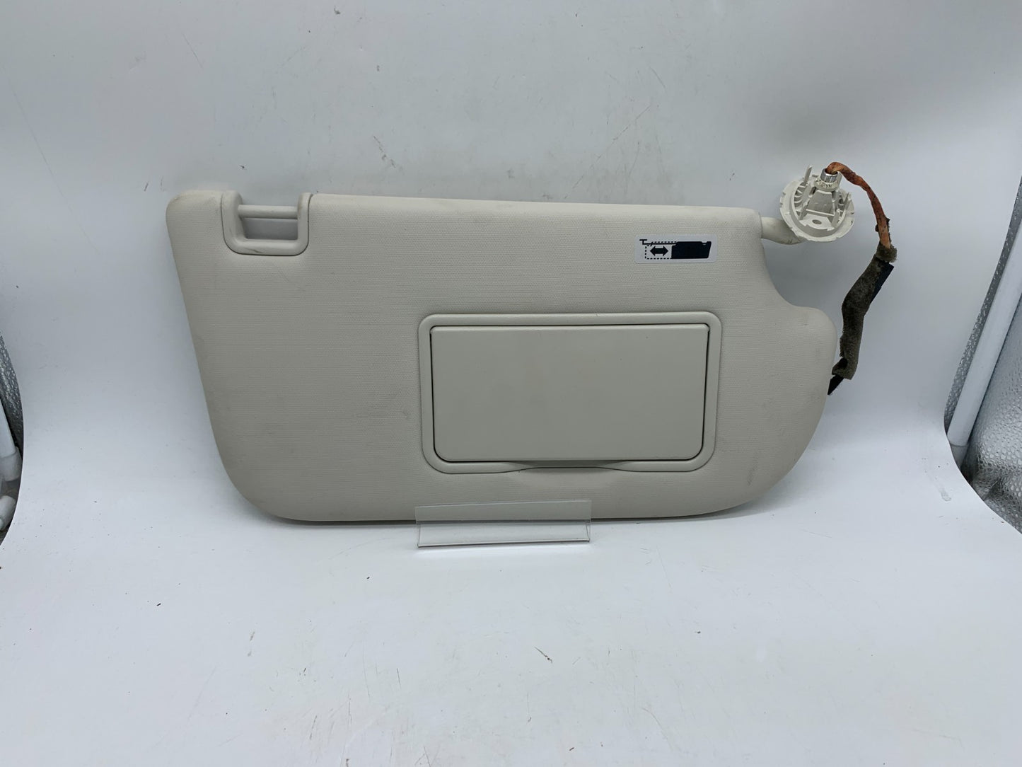 2013-2019 Ford Escape Passenger Sun Visor Sunvisor Ivory Illumination D03B67007