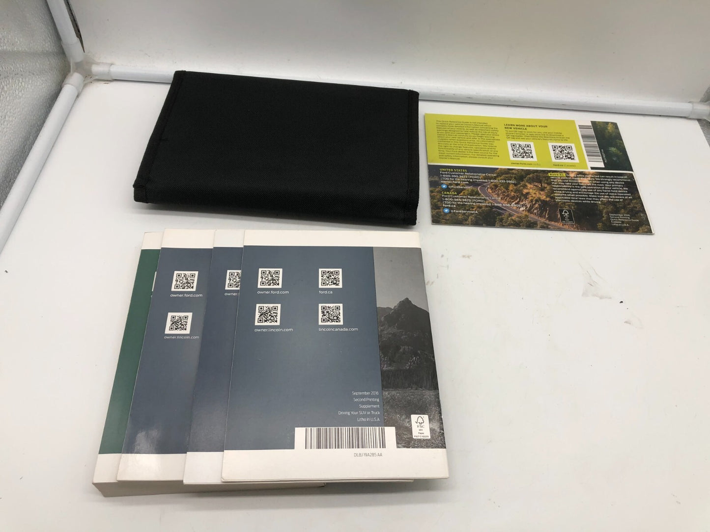 2017 Ford Explorer Owners Manual Set with Case OEM E03B42005