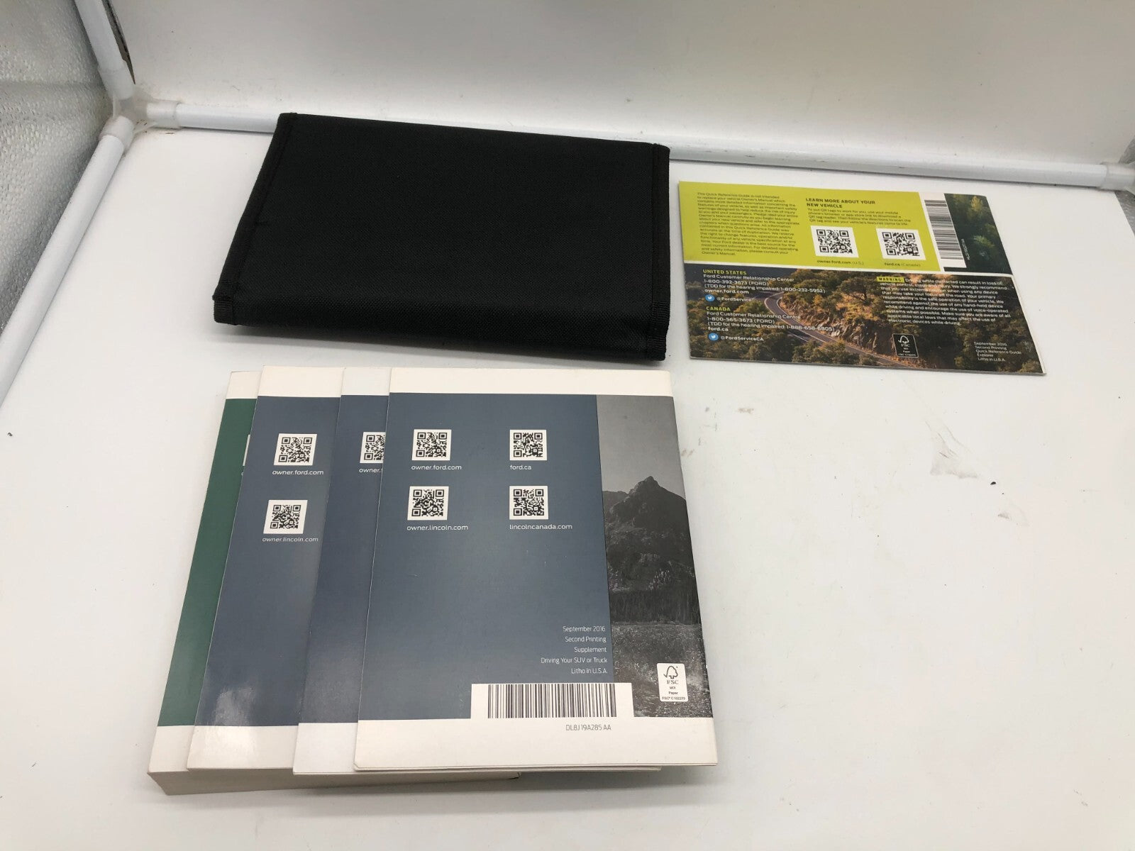 2017 Ford Explorer Owners Manual Set with Case OEM E03B42005