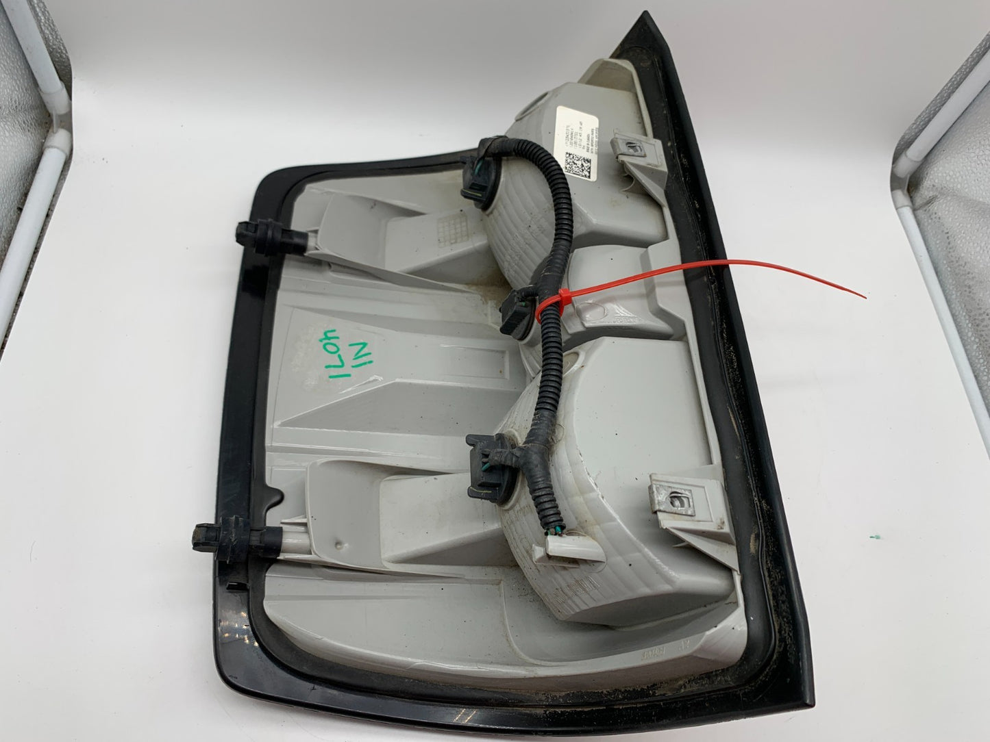 2014-2015 Chevrolet Silverado Passenger Side Tail Light Taillight OEM C03B33001