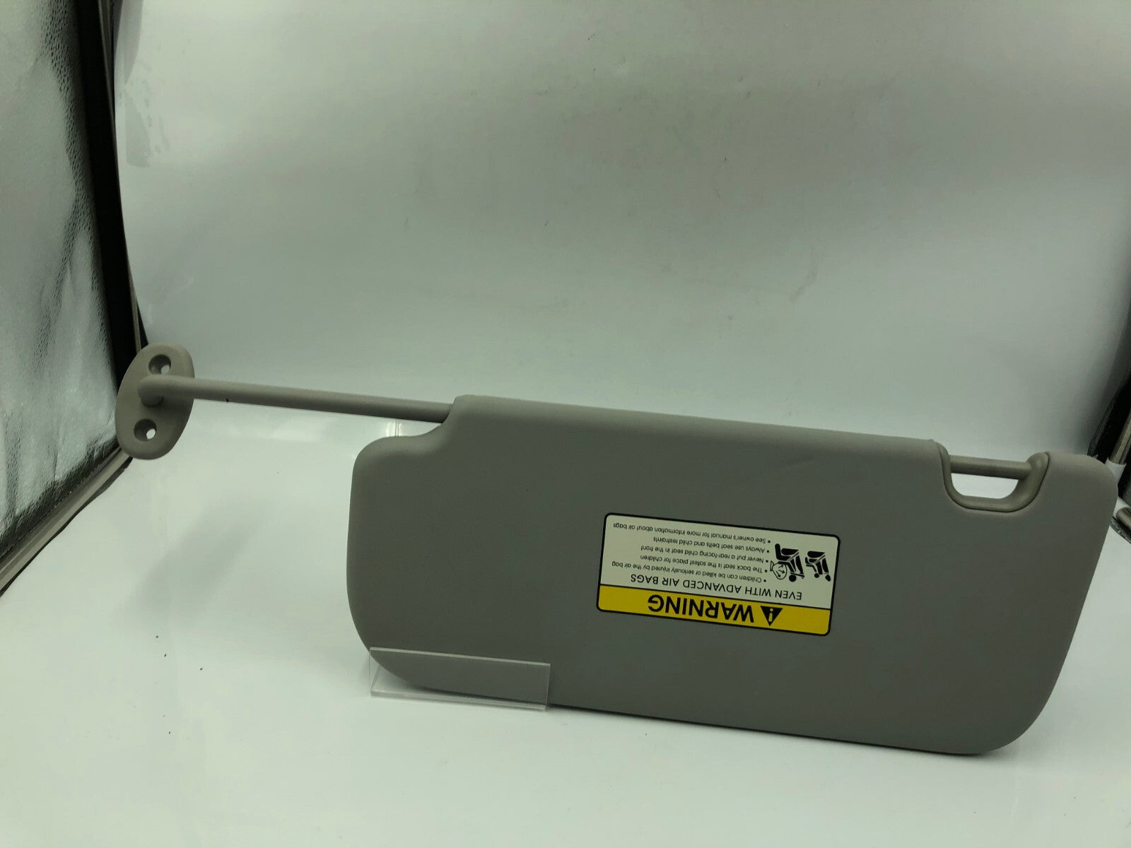 2014-2019 Kia Soul Passenger Sun Visor Gray Illuminated OEM E02B22056