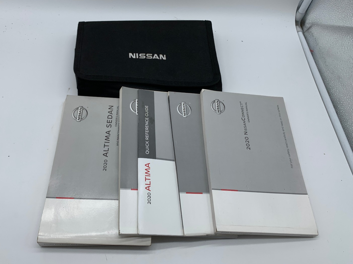 2020 Nissan Altima Sedan Owners Manual Set with Case OEM R01B30015