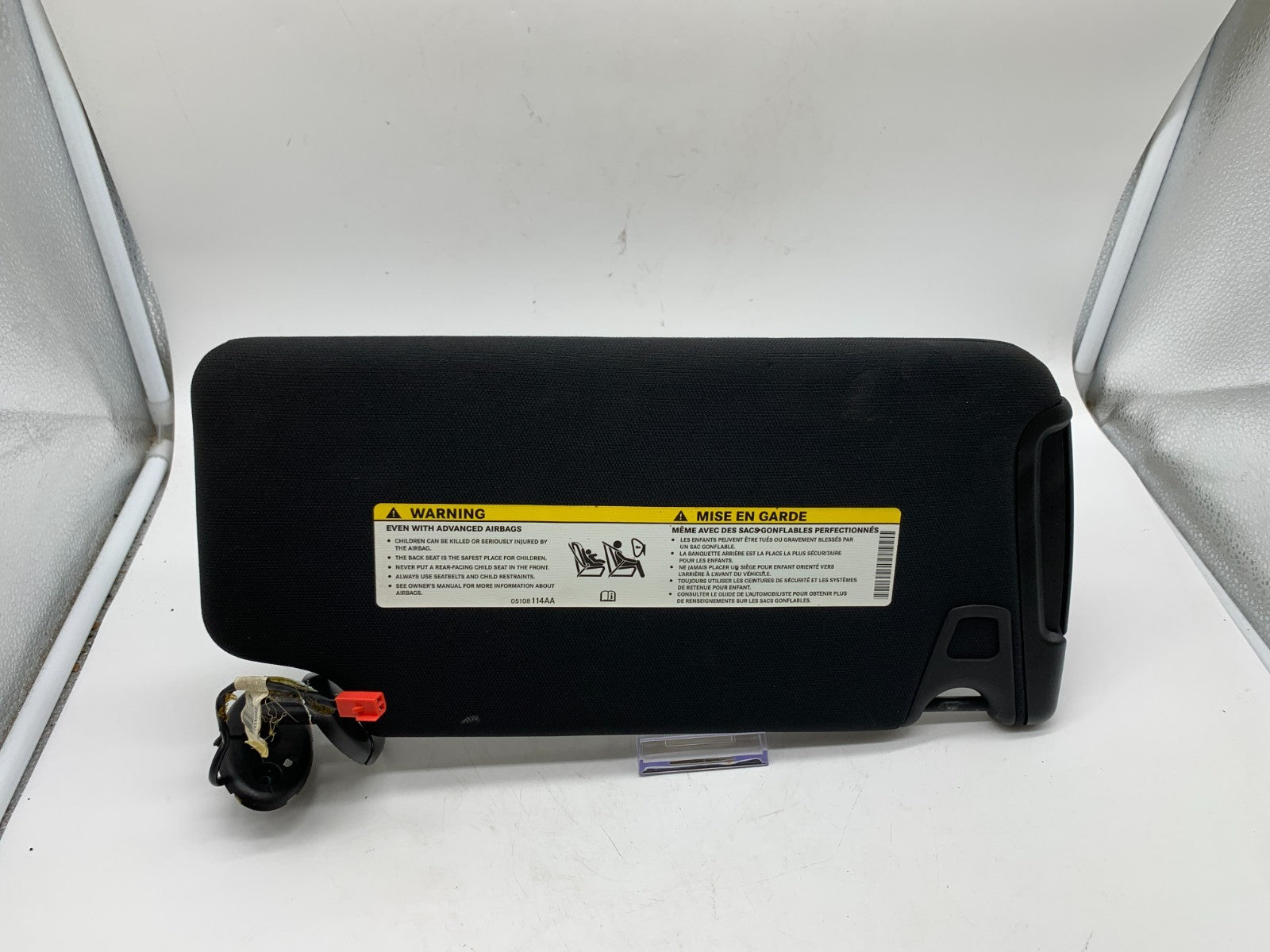 2013-2014 Chrysler 300 Driver Sun Visor Black Illuminated OEM B01B27003