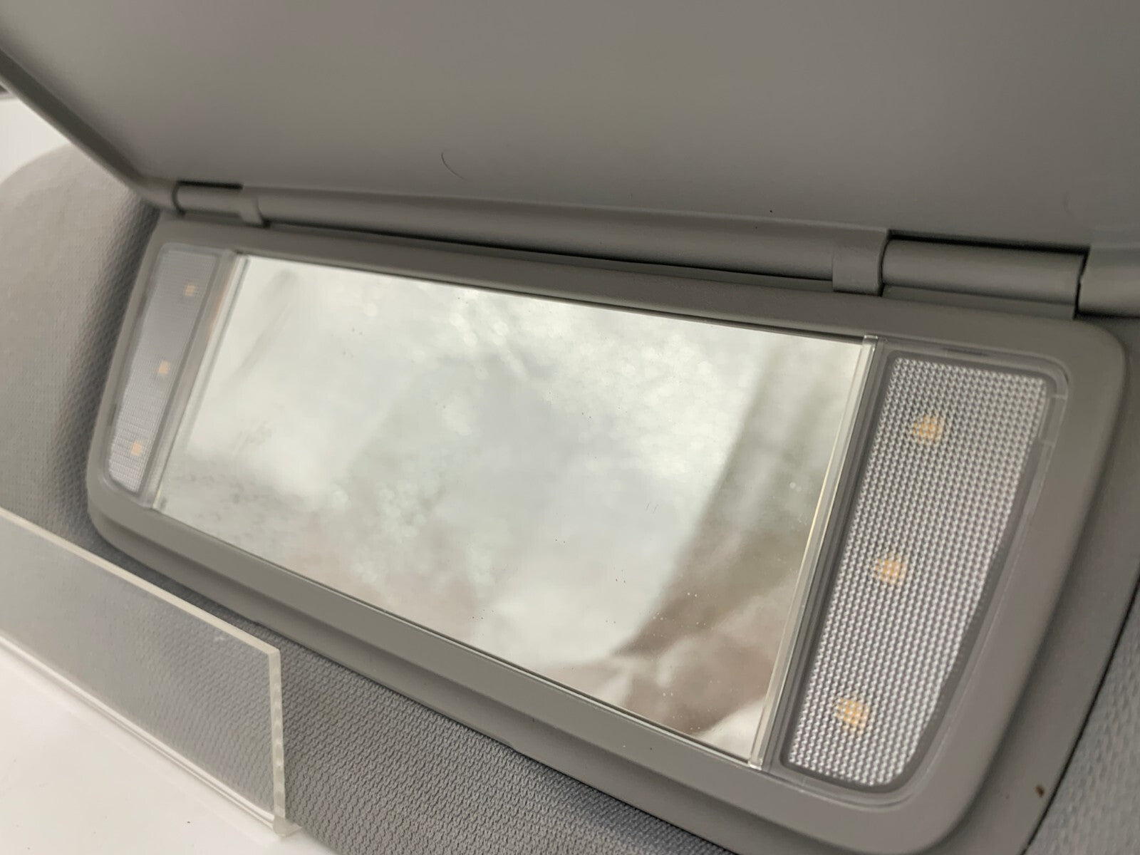 2020-2022 Chevrolet Equinox Driver Sun Visor Gray Illuminated B03B33080