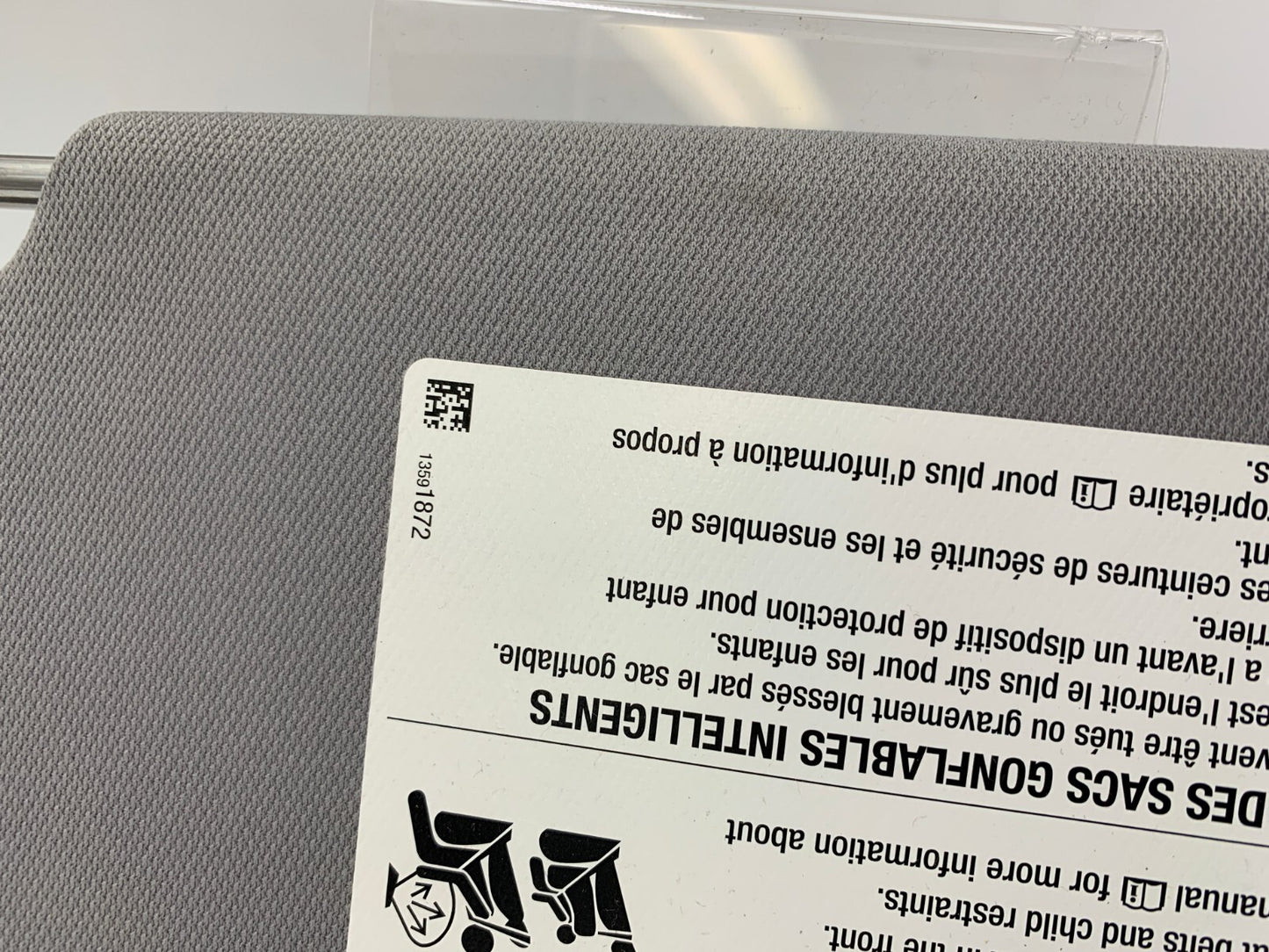 2018-2019 Chevrolet Equinox Passenger Sun Visor  Gray Illuminated OEM C02B19021