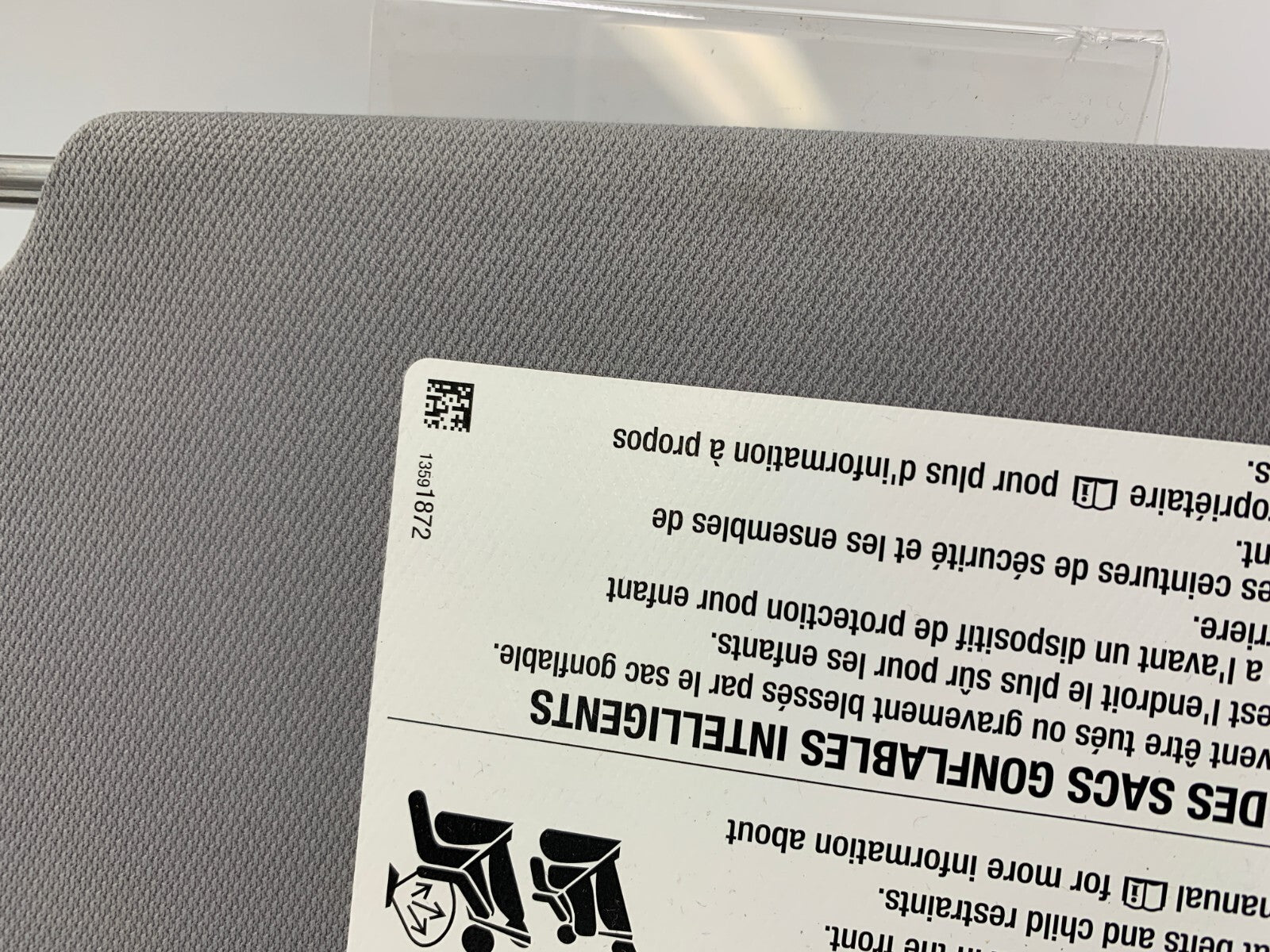 2018-2019 Chevrolet Equinox Passenger Sun Visor  Gray Illuminated OEM C02B19021