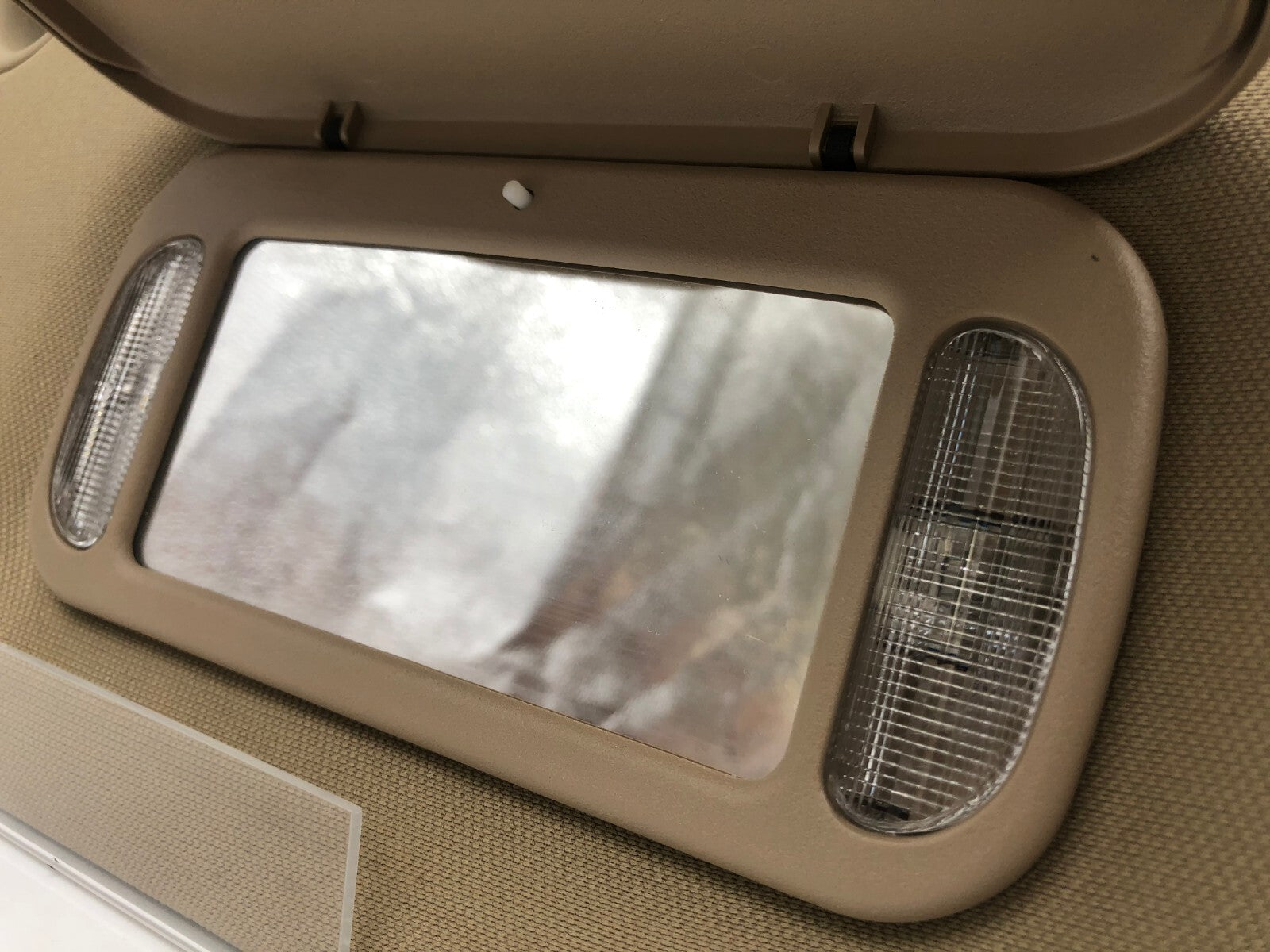 2006-2011 Buick Lucerne Passenger Sun Visor Brown Illumination OEM C03B67005