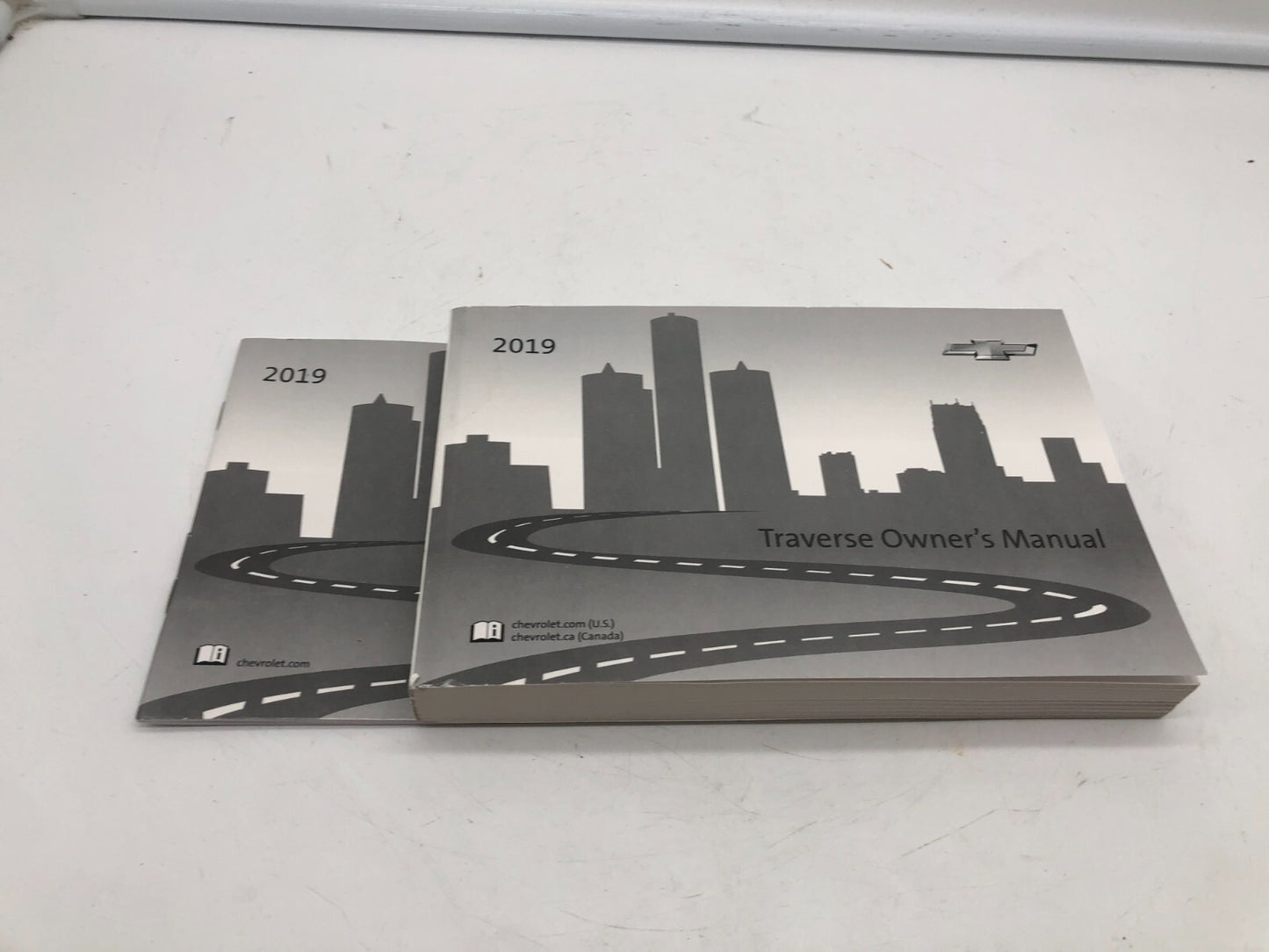 2019 Chevrolet Traverse Owners Manual Set OEM D02B01059