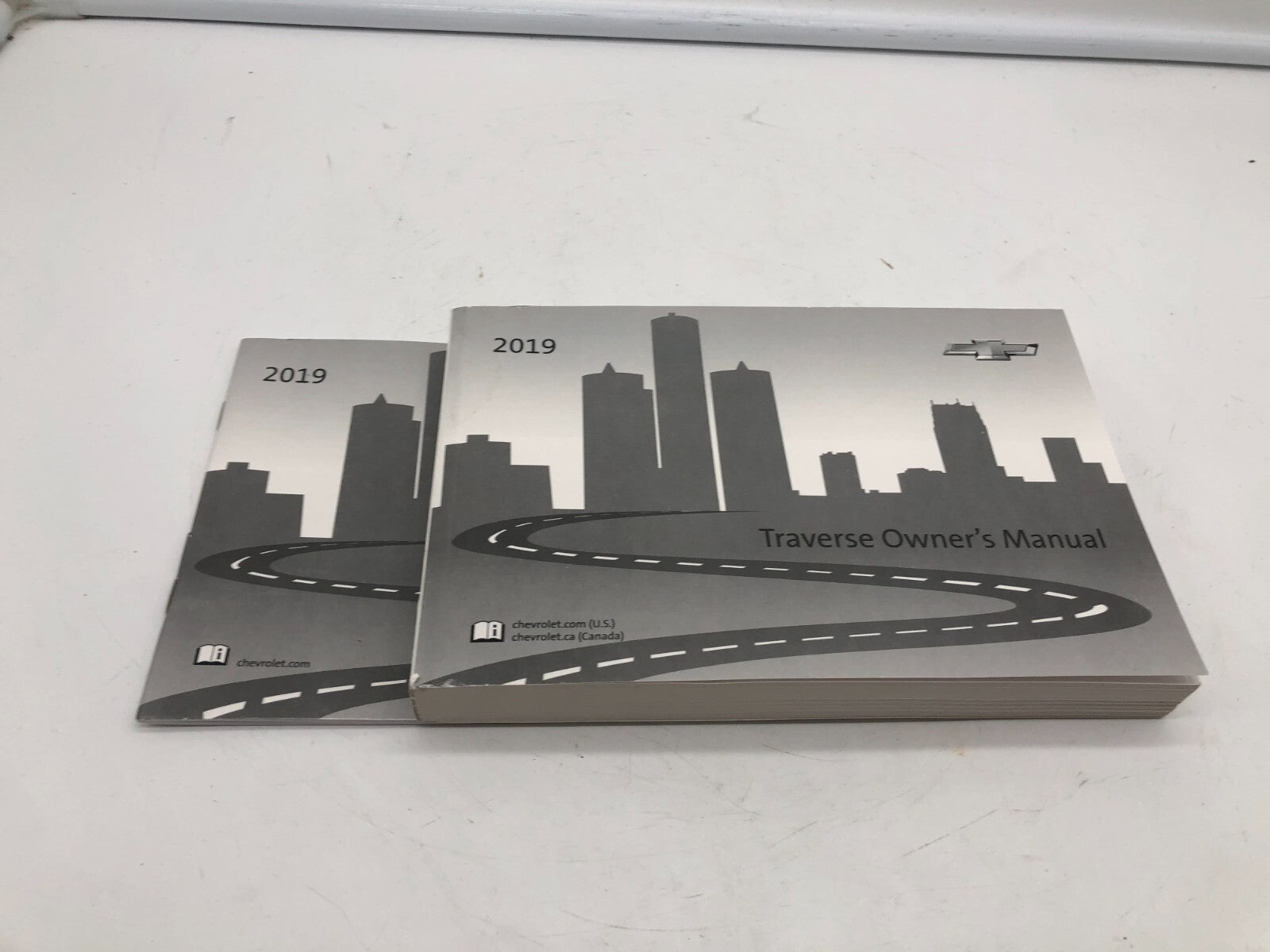 2019 Chevrolet Traverse Owners Manual Set OEM D02B01059