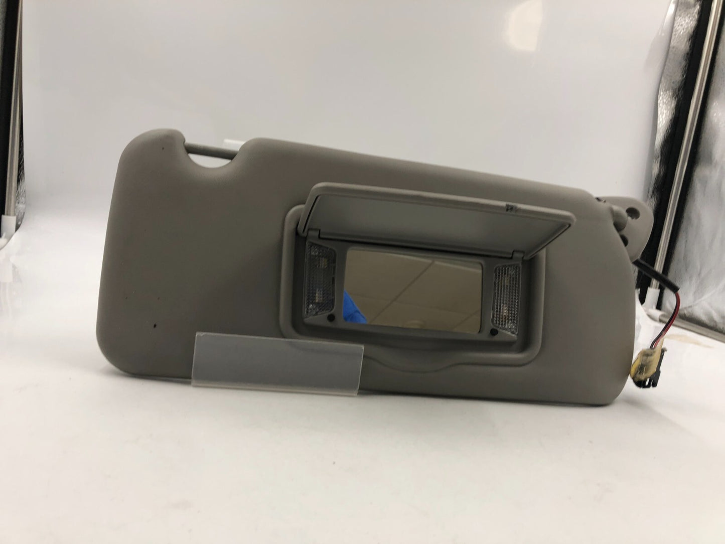 2003-2007 Cadillac CTS Passenger Sun Visor Gray Illuminated OEM A04B27023