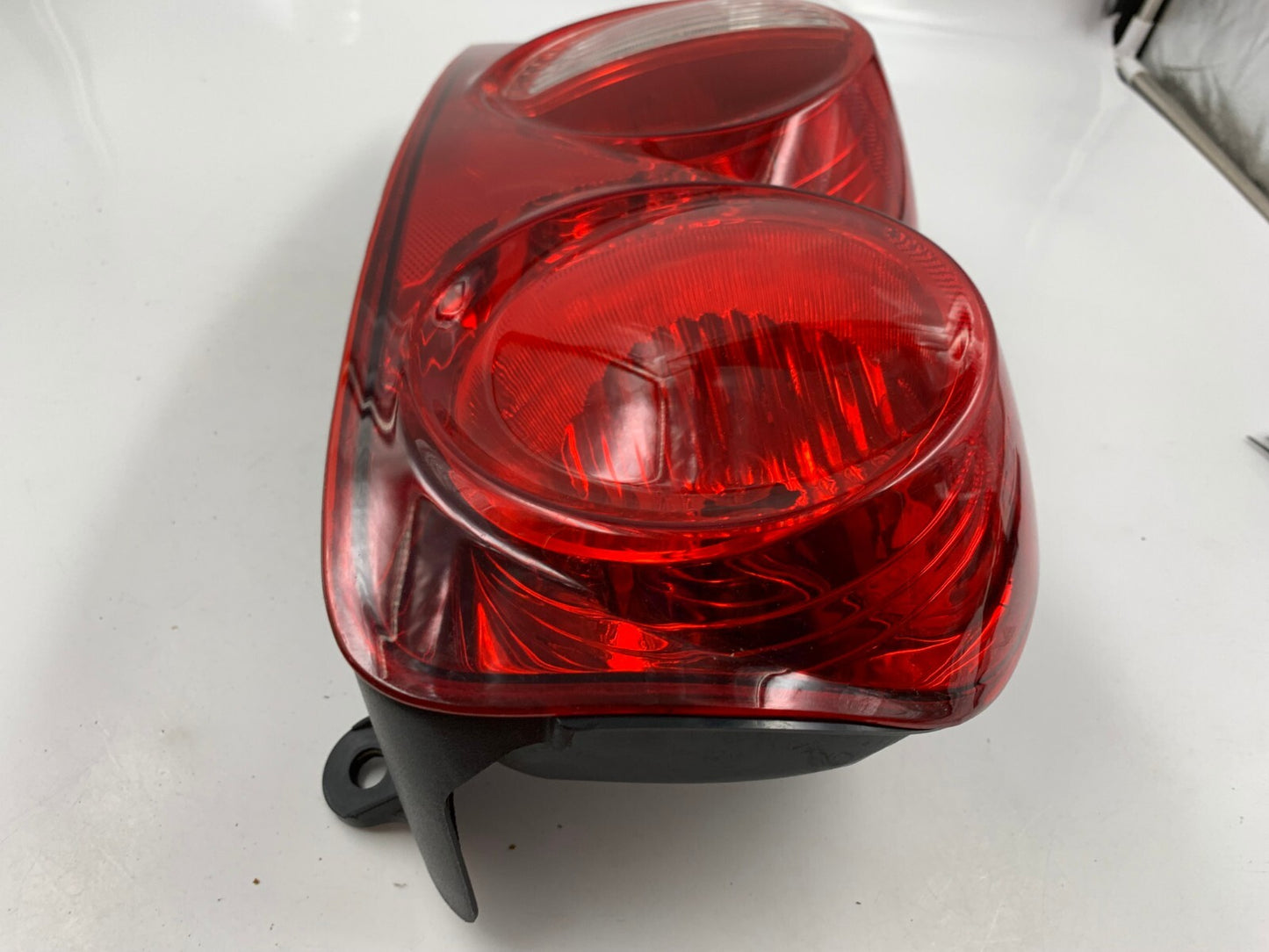 2004-2009 Dodge Durango Driver Side Tail Light Taillight OEM E03B11051